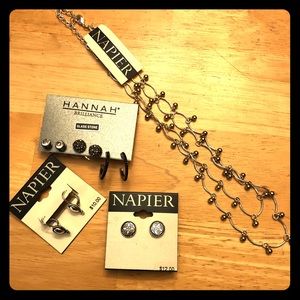 3/$10 NWT Earring and necklace Jewelry bundle